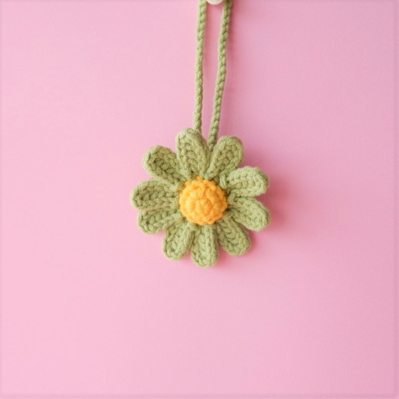 2Pcs Crochet Daisy Car Mirror Hanging Accessory, Boho Rear View Mirror Charm, Girly Car Interior Accessories for Women