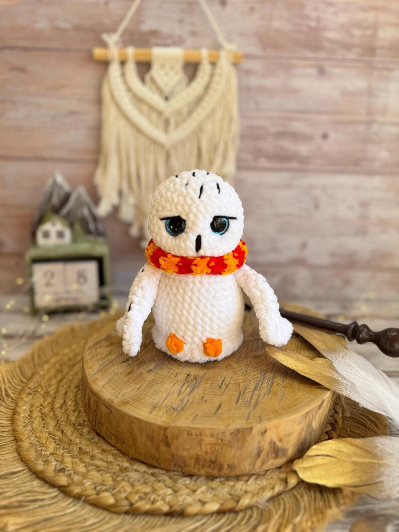 Snowy Owl Decor, Handmade Crochet Owl Ornament, White Owl Decoration, Arctic Bird Collectible, Owl Lover Gift, Shelf Decor