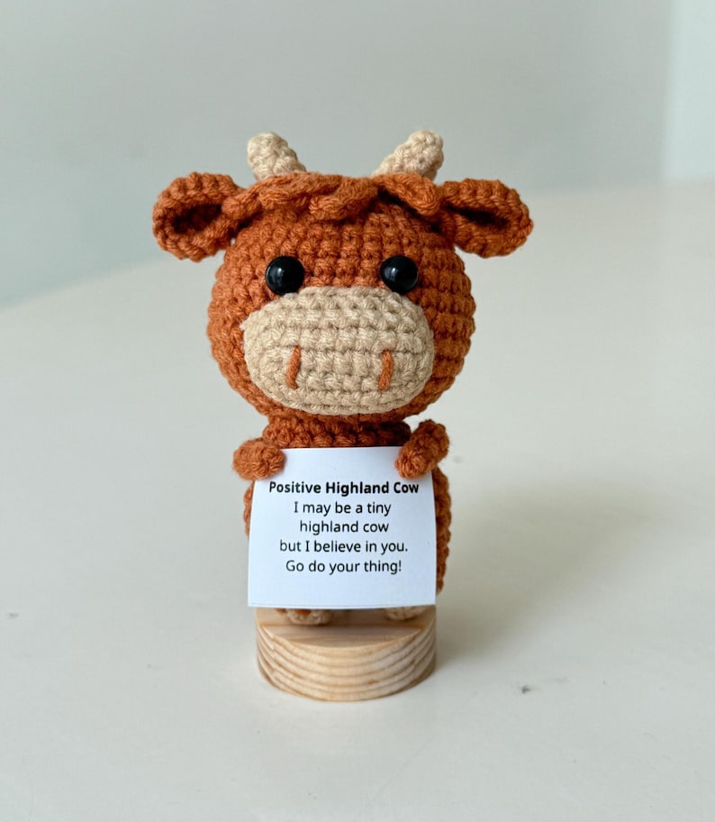 Crochet Highland Cow Positive With Desk Decorations, Supportive Highland Cow Plushie, Birthday Gift, Gifts For Family Friend Coworker