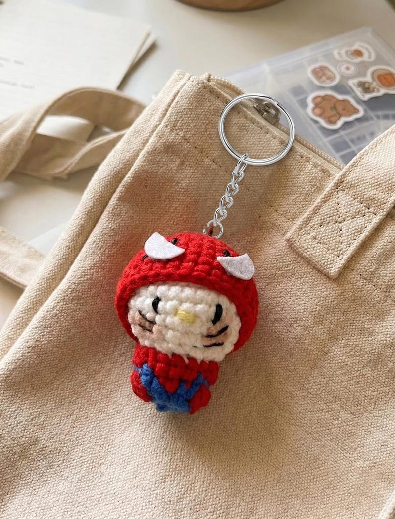 Spider Cat Crochet Keychain – Handmade Amigurumi Kitty Bag Charm, Cute Gift for Her, Cute Backpack Accessory