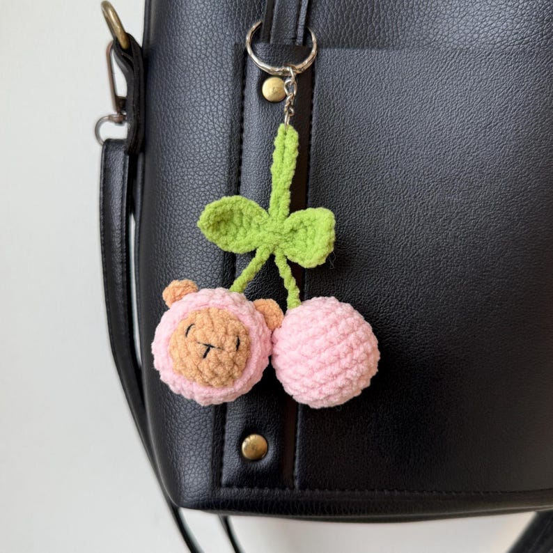 Crochet Cute Bear Keychain, Handmade Amigurumi Bear Bag Charm, Kawaii Teddy Keyring, Gifts for Her, Cute Backpack Charm