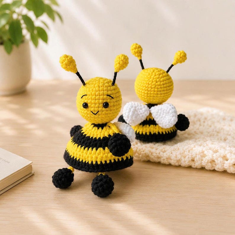 Crochet Bee Keychain Handmade Amigurumi Bumblebee Bag Charm Cute Bee Plush Keyring Kawaii Gift for Women Girls Backpack Accessory