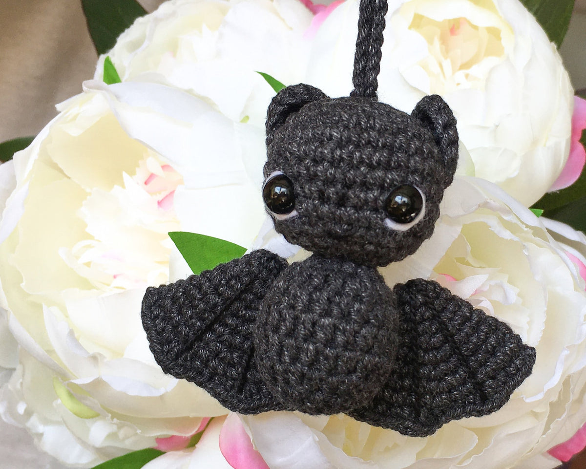 Crochet Keychain Crochet Animals Plush Keychain, Mini Bat, Frog Keychain, Crochet Bee Keychain, Stuffed Animal Keychain for Valentine's Day