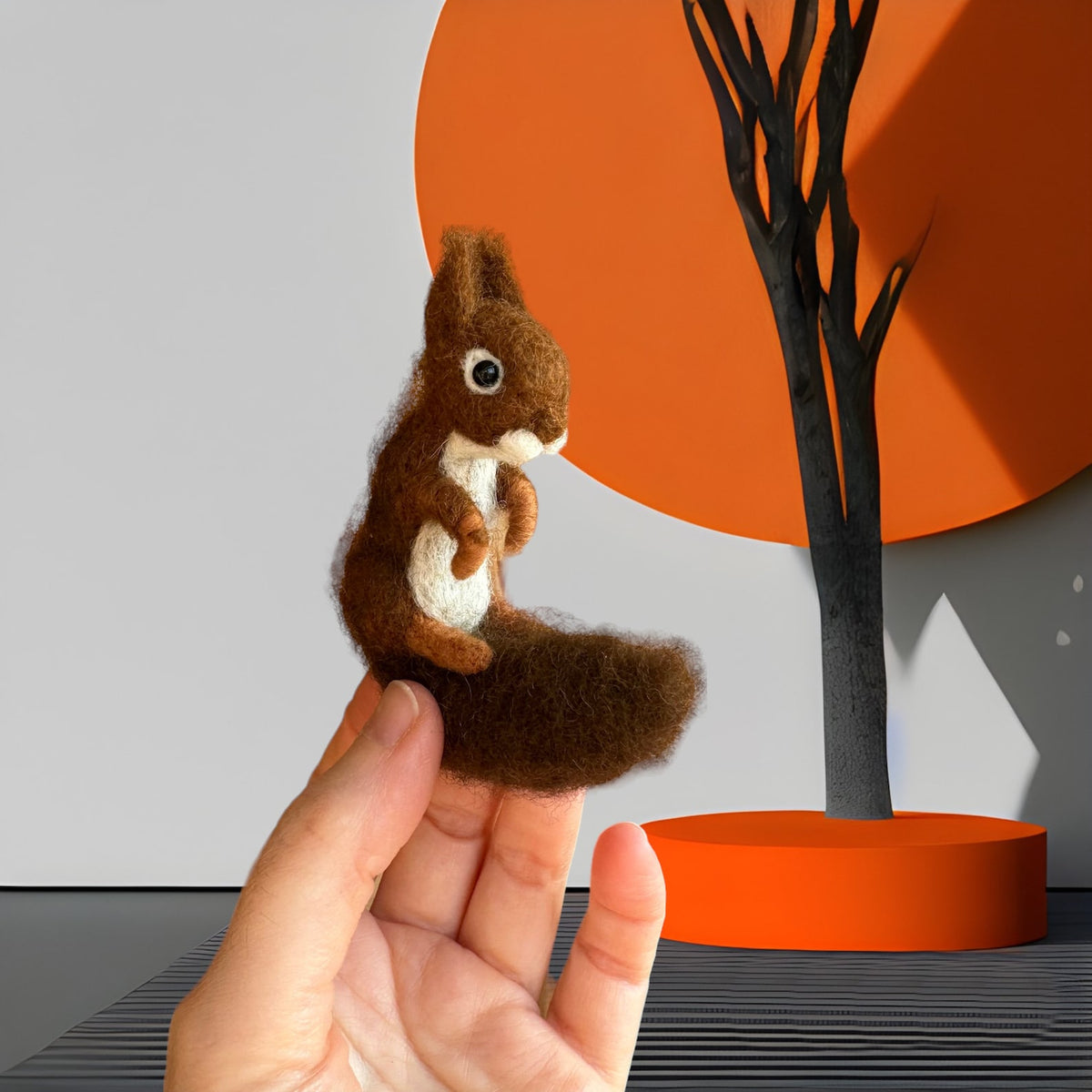 Needle Felted Red Squirrel Ornament Hanging Decor, Lifelike Mini Squirrel Figurine, Handmade Gift, Woodland Animals, Squirrel Gift