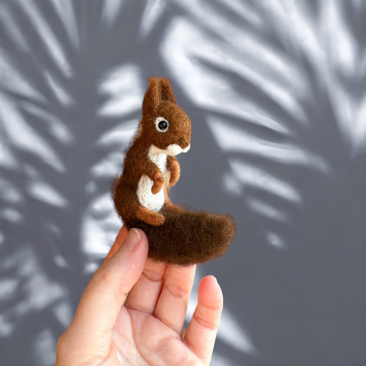 Needle Felted Red Squirrel Ornament Hanging Decor, Lifelike Mini Squirrel Figurine, Handmade Gift, Woodland Animals, Squirrel Gift