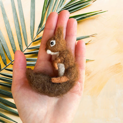 Needle Felted Red Squirrel Ornament Hanging Decor, Lifelike Mini Squirrel Figurine, Handmade Gift, Woodland Animals, Squirrel Gift