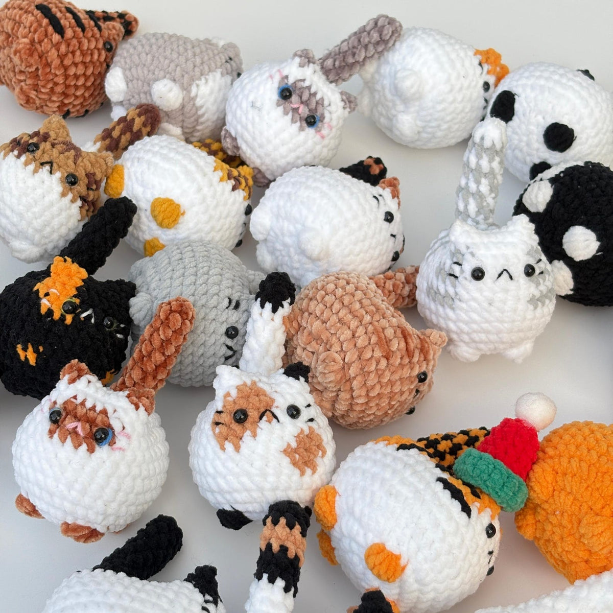 Buy 2 get 1 Crochet mini cat keychain, Crochet Cat Stuffed Animal, Cute Gift for Cat Lovers, Car Keyring, Soft Chubby Kitty Amigurumi