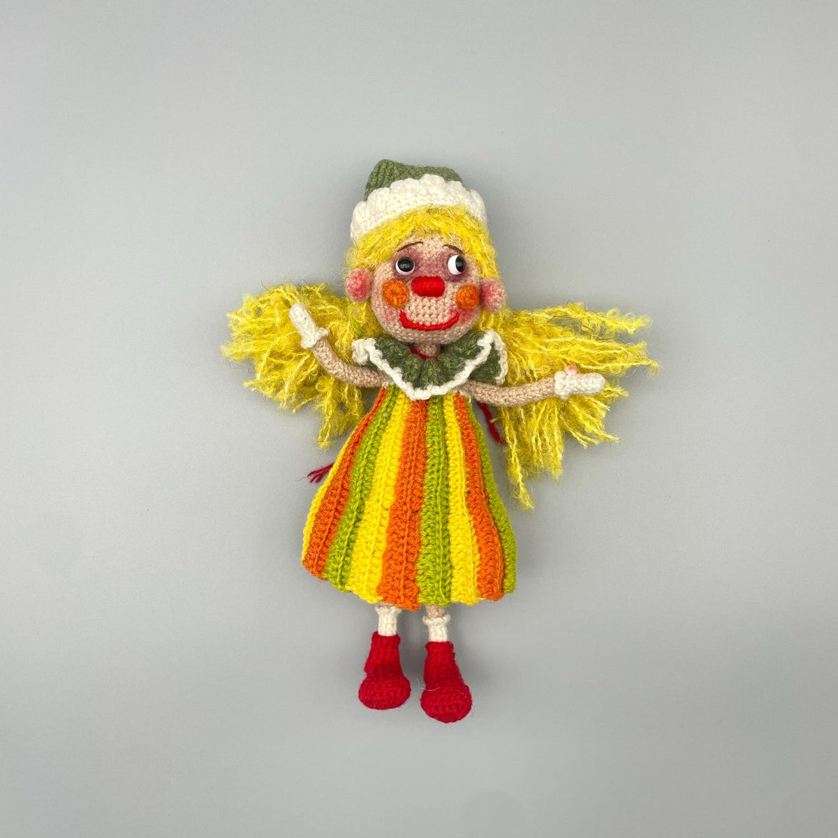 Handcrafted Circus Clown Statues Artistic Desktop Embellishments Vintage Keepsakes Romantic Tokens Christmas Holiday Trinkets
