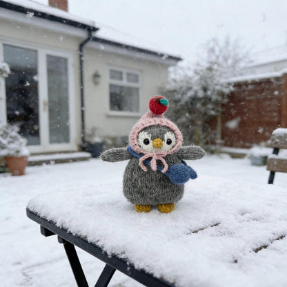 Artisan penguin figurines, purse‑attached hang‑ons, tabletop showcase pieces, birthday milestone memento, Yuletide household adornment