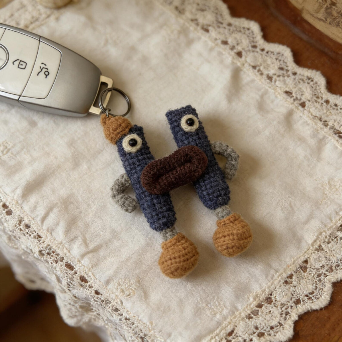 Artisan woven uppercase H charm, imaginative rucksack ornamental trims, yearly milestone mementos, Yuletide pack embellishments
