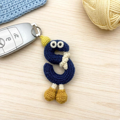 Artisan woven capital S charm, keyring dangling trinket, sack ornamental accent, imaginative gathering memento, Yuletide tote embellishment