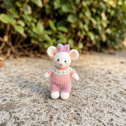Artisan knit rodent sculpted piece, tabletop adornments, imaginative seasonal keepsakes, anniversary souvenirs, Yuletide household trim