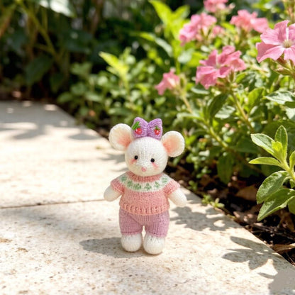 Artisan knit rodent sculpted piece, tabletop adornments, imaginative seasonal keepsakes, anniversary souvenirs, Yuletide household trim