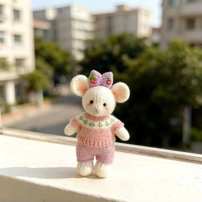 Artisan knit rodent sculpted piece, tabletop adornments, imaginative seasonal keepsakes, anniversary souvenirs, Yuletide household trim