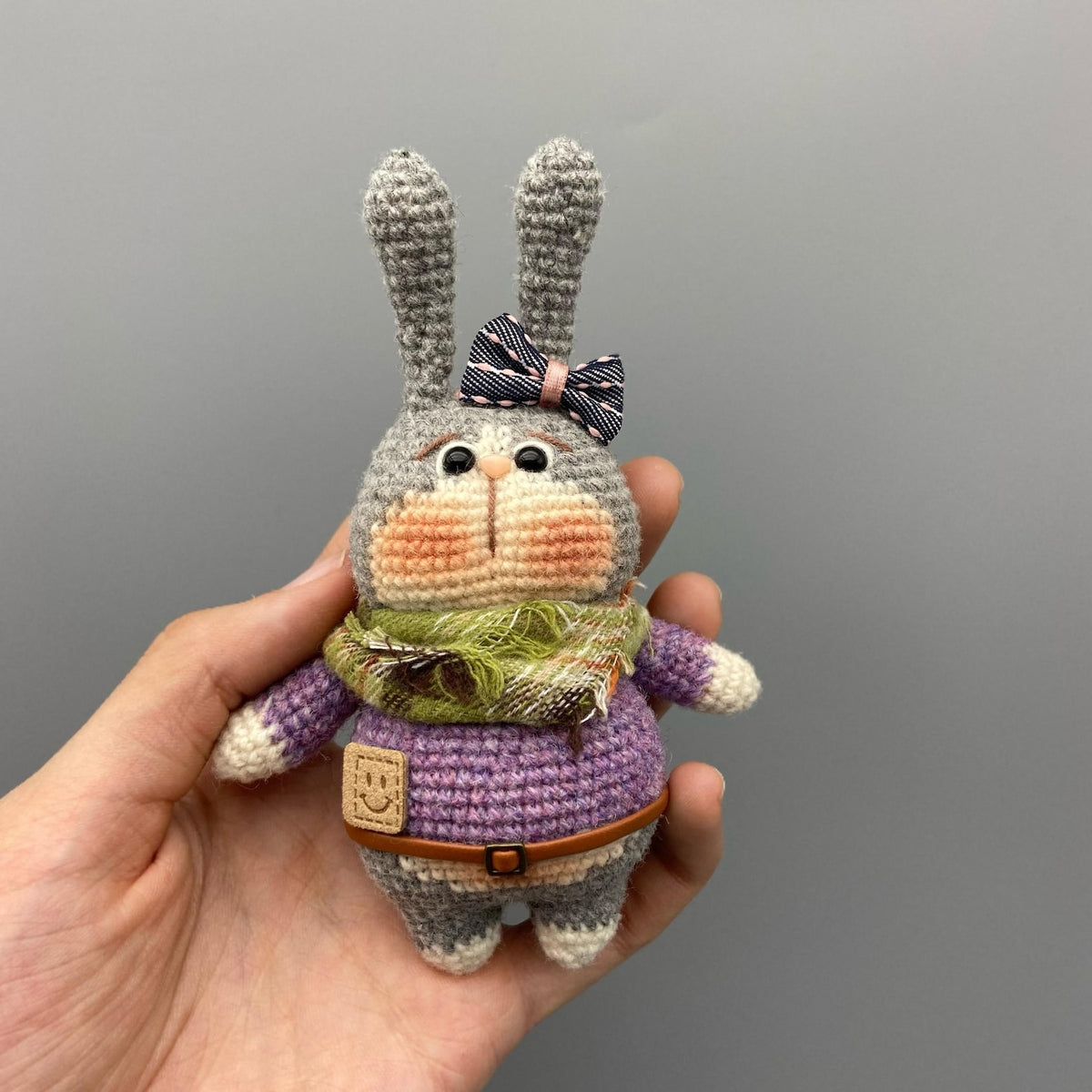Hand-knitted rabbit dolls, children's birthday gifts, party-themed decorations, collectible dolls, Father's Day.