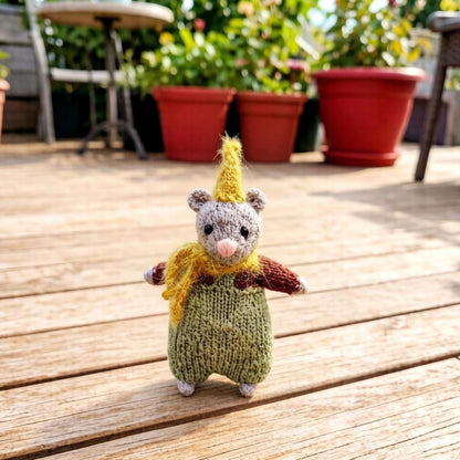 Artisan knit party rodent sculpted pieces, tabletop ornamental accents, birthday mementos, juvenile keepsakes, Yuletide desk trims