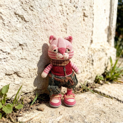 Artisan woven feline sculpted pieces, punk themed hobbyist statuettes, household ornamental accents, juvenile mementos, Yuletide room trims