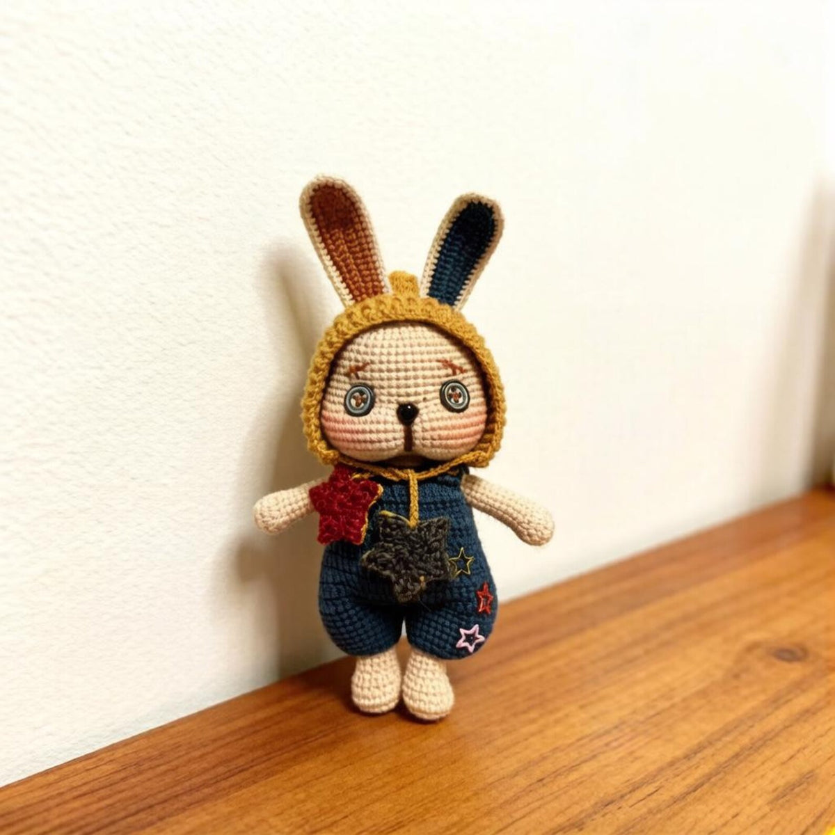 Artisan knit hare sculpted pieces, household adornments, seasonal keepsakes, hobbyist ornamental statuettes, Yuletide interior accents