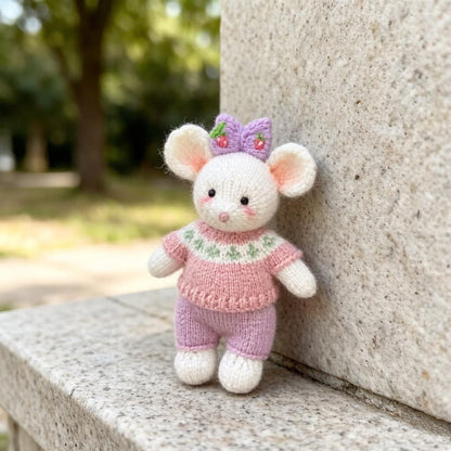 Artisan knit rodent sculpted piece, tabletop adornments, imaginative seasonal keepsakes, anniversary souvenirs, Yuletide household trim
