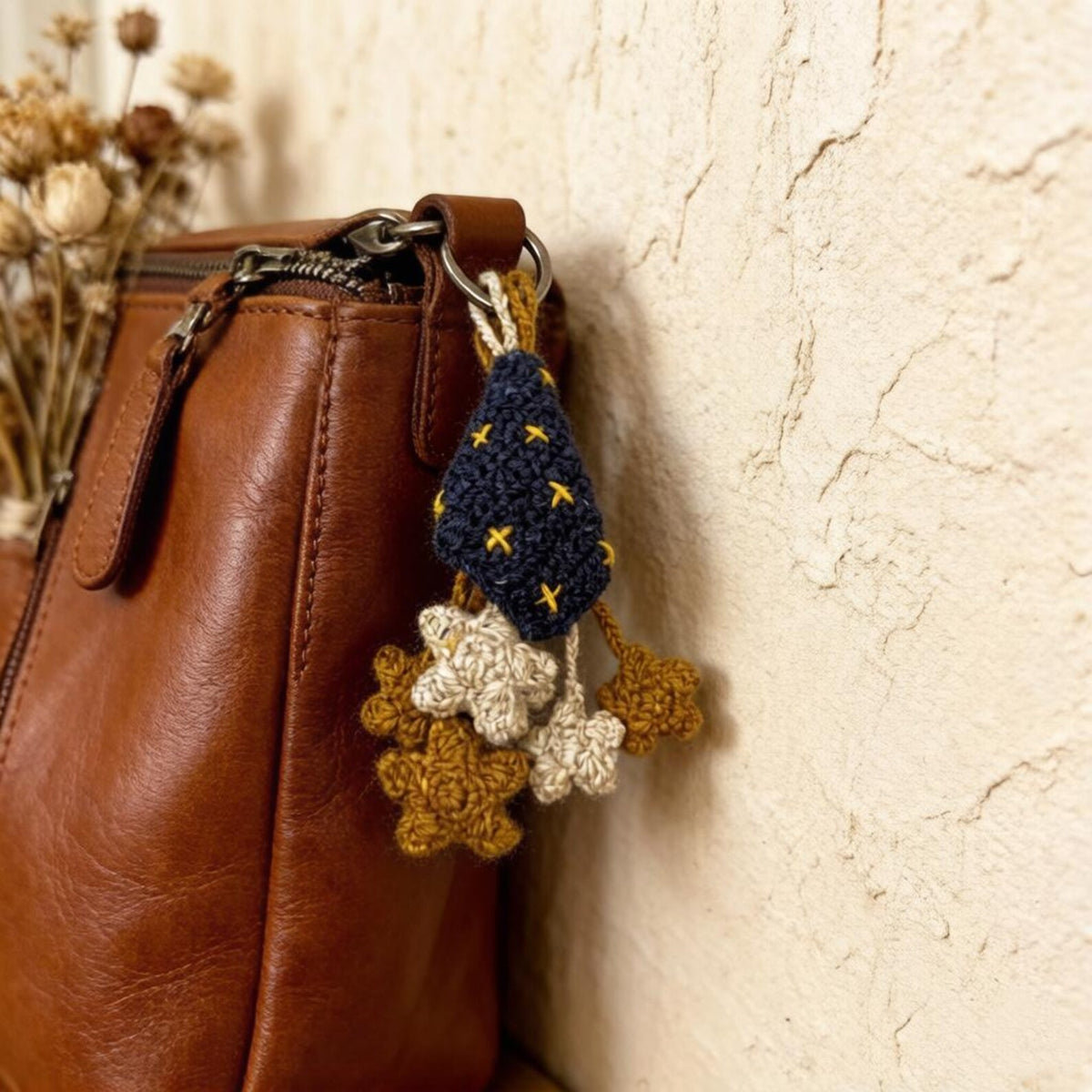 Artisan crafted stellar charms, handbag packing adornments, keyring trinkets, imaginative fiber statuettes, Yuletide indoor accents