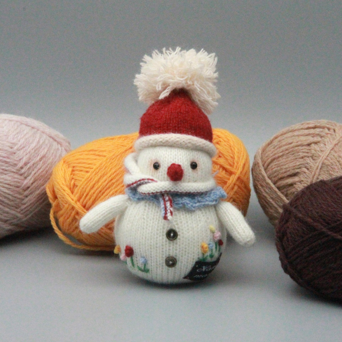 Hand Knit Snowman Sculpture Wool Thread Desktop Embellishment Wintry Seasonal Accent Collector Tokens Christmas Holiday Trinkets