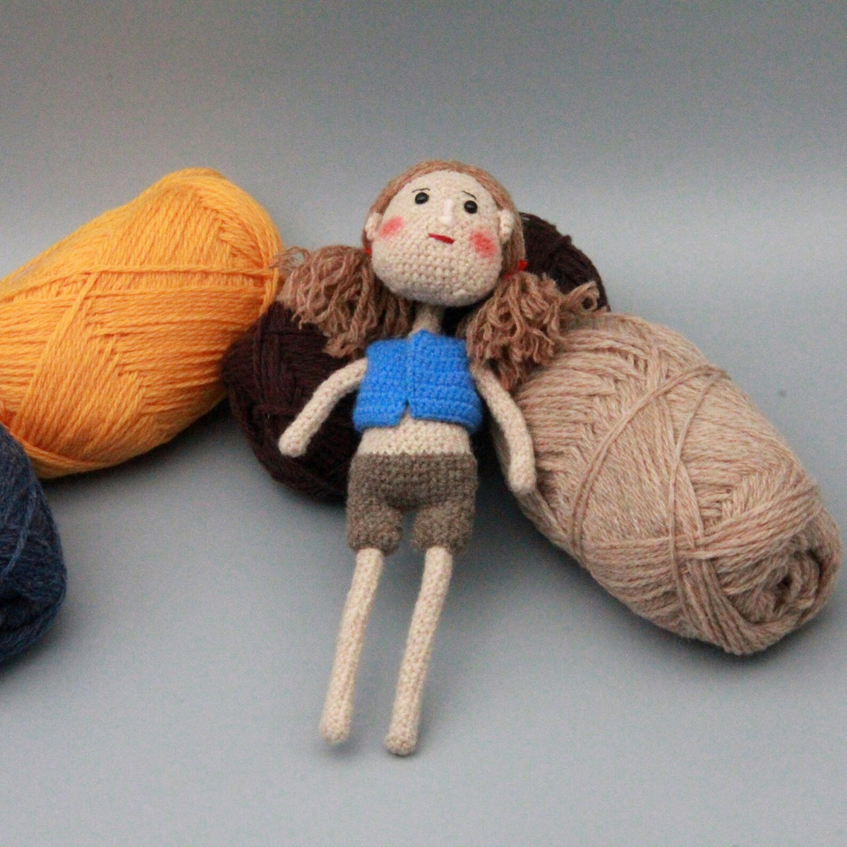 Hand Knit Girl Figurines Artistic Desktop Embellishments Vintage Curios Birthday Tokens Mom Season Surprises Christmas Holiday Trinkets