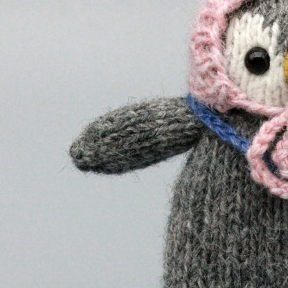 Artisan penguin figurines, purse‑attached hang‑ons, tabletop showcase pieces, birthday milestone memento, Yuletide household adornment