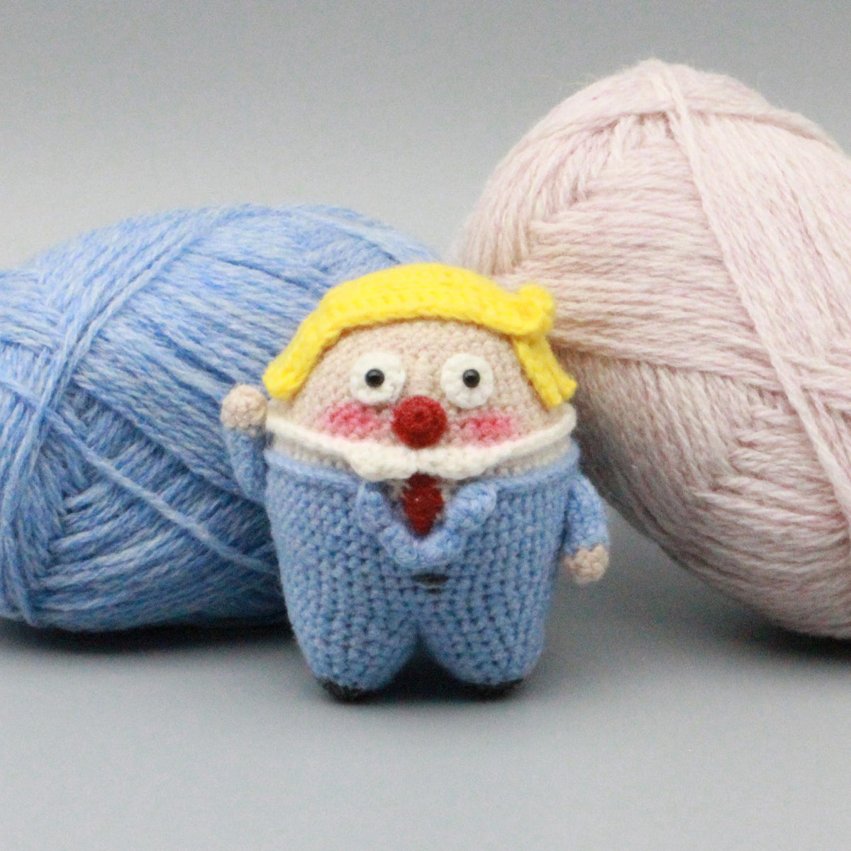 Artisan micro‑crochet Trump statuettes, hanging adornments, purse dangling trinkets, collector display sculptures, Yuletide household decor