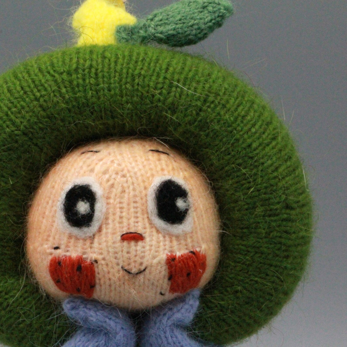 Artisan knit green apple figurine, nursery ornamental piece, birthday milestone memento, hobbyist showcase treasure, Yuletide home adornment
