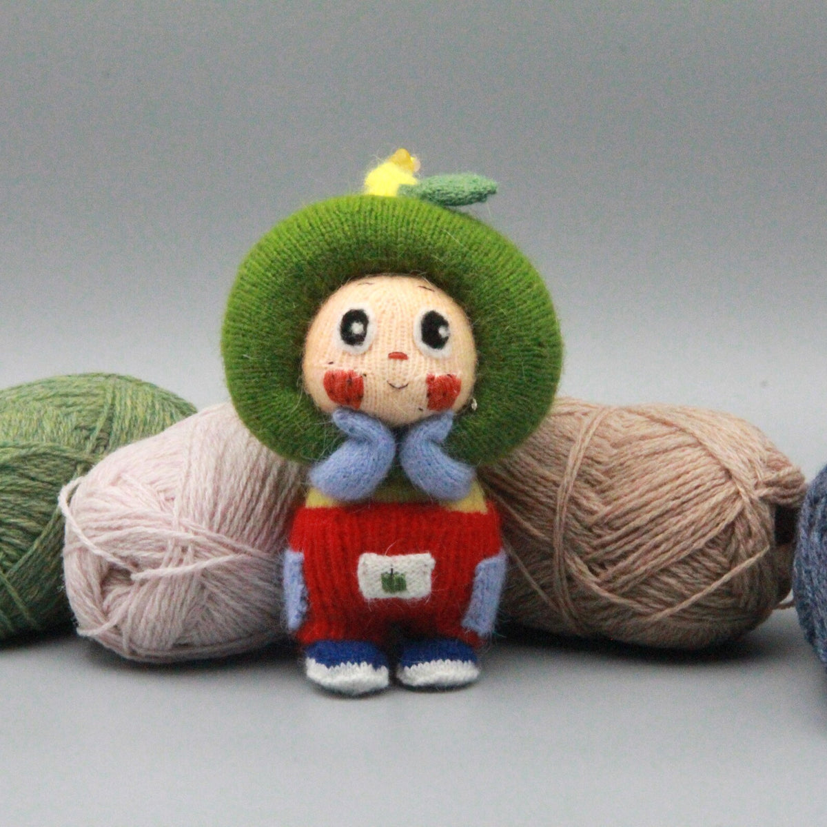 Artisan knit green apple figurine, nursery ornamental piece, birthday milestone memento, hobbyist showcase treasure, Yuletide home adornment