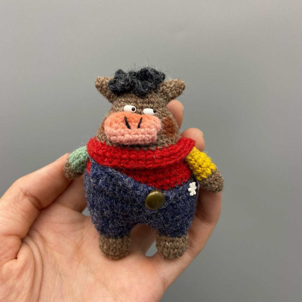 Hand Knit Pig Figurines Interior Home Accents Backpack Charms Presents For Crochet Lovers Collectible Keepsakes Christmas Holiday Trinkets