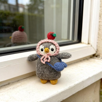Artisan penguin figurines, purse‑attached hang‑ons, tabletop showcase pieces, birthday milestone memento, Yuletide household adornment