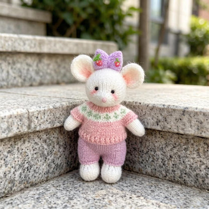 Artisan knit rodent sculpted piece, tabletop adornments, imaginative seasonal keepsakes, anniversary souvenirs, Yuletide household trim
