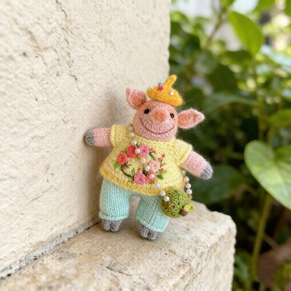 Artisan knit piglet sculpted piece, tabletop adornments, pocket carry figurines, hobbyist display statuettes, Yuletide table accents