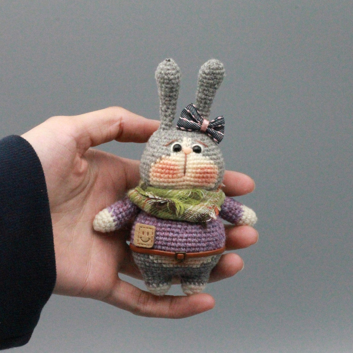 Hand-knitted rabbit dolls, children's birthday gifts, party-themed decorations, collectible dolls, Father's Day.