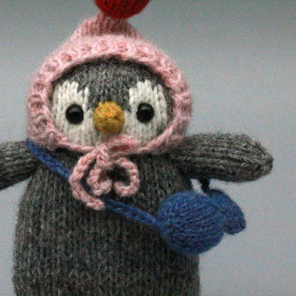 Artisan penguin figurines, purse‑attached hang‑ons, tabletop showcase pieces, birthday milestone memento, Yuletide household adornment