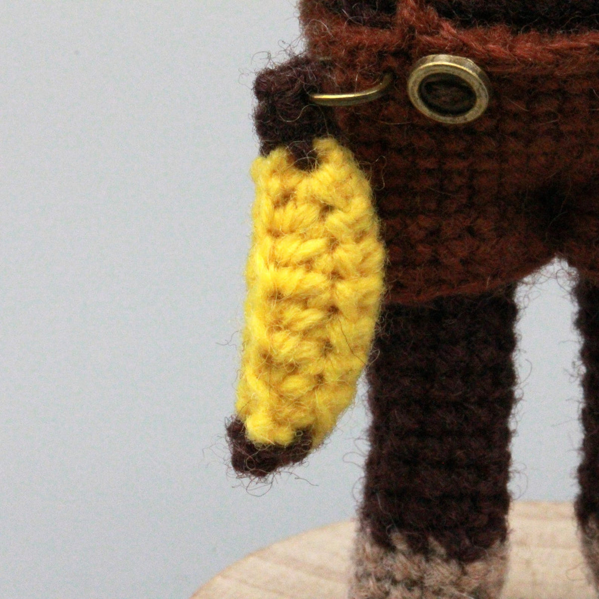 Artisan woven banana primate statuette, juvenile memento, infant gathering adornment, hobbyist display sculpture, Yuletide playroom trim