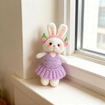 Hand Woven Strawberry Rabbit Figurine Wool Yarn Comfort Plaything Household Embellishment Nuptial Gathering Christmas Holiday Trinkets