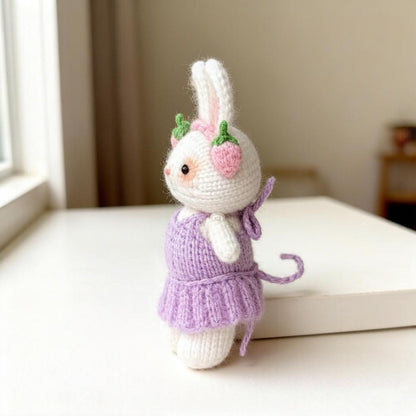 Hand Woven Strawberry Rabbit Figurine Wool Yarn Comfort Plaything Household Embellishment Nuptial Gathering Christmas Holiday Trinkets