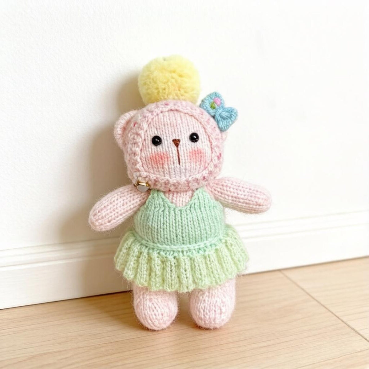 Handcrafted Knit Wool Bear Statue Handbag Accessory Artistic Ornament Baby Presents Bridal Celebration Christmas Holiday Goods