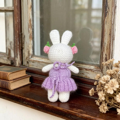 Hand Woven Strawberry Rabbit Figurine Wool Yarn Comfort Plaything Household Embellishment Nuptial Gathering Christmas Holiday Trinkets