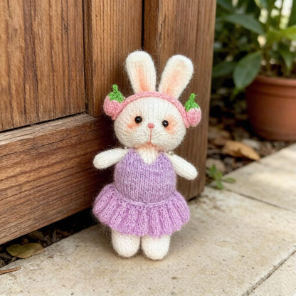Hand Woven Strawberry Rabbit Figurine Wool Yarn Comfort Plaything Household Embellishment Nuptial Gathering Christmas Holiday Trinkets