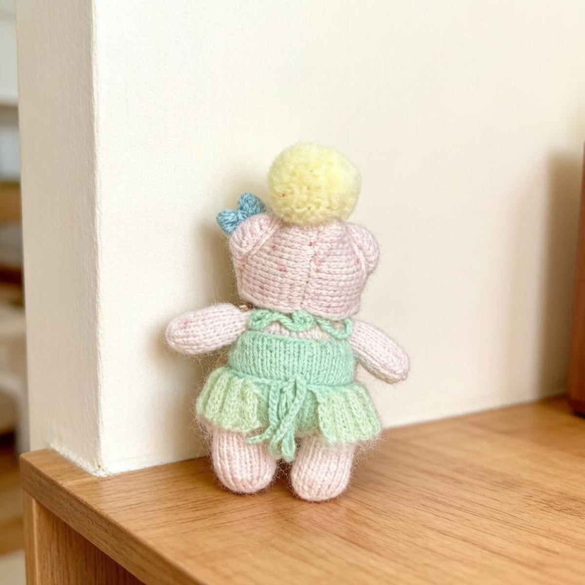 Handcrafted Knit Wool Bear Statue Handbag Accessory Artistic Ornament Baby Presents Bridal Celebration Christmas Holiday Goods