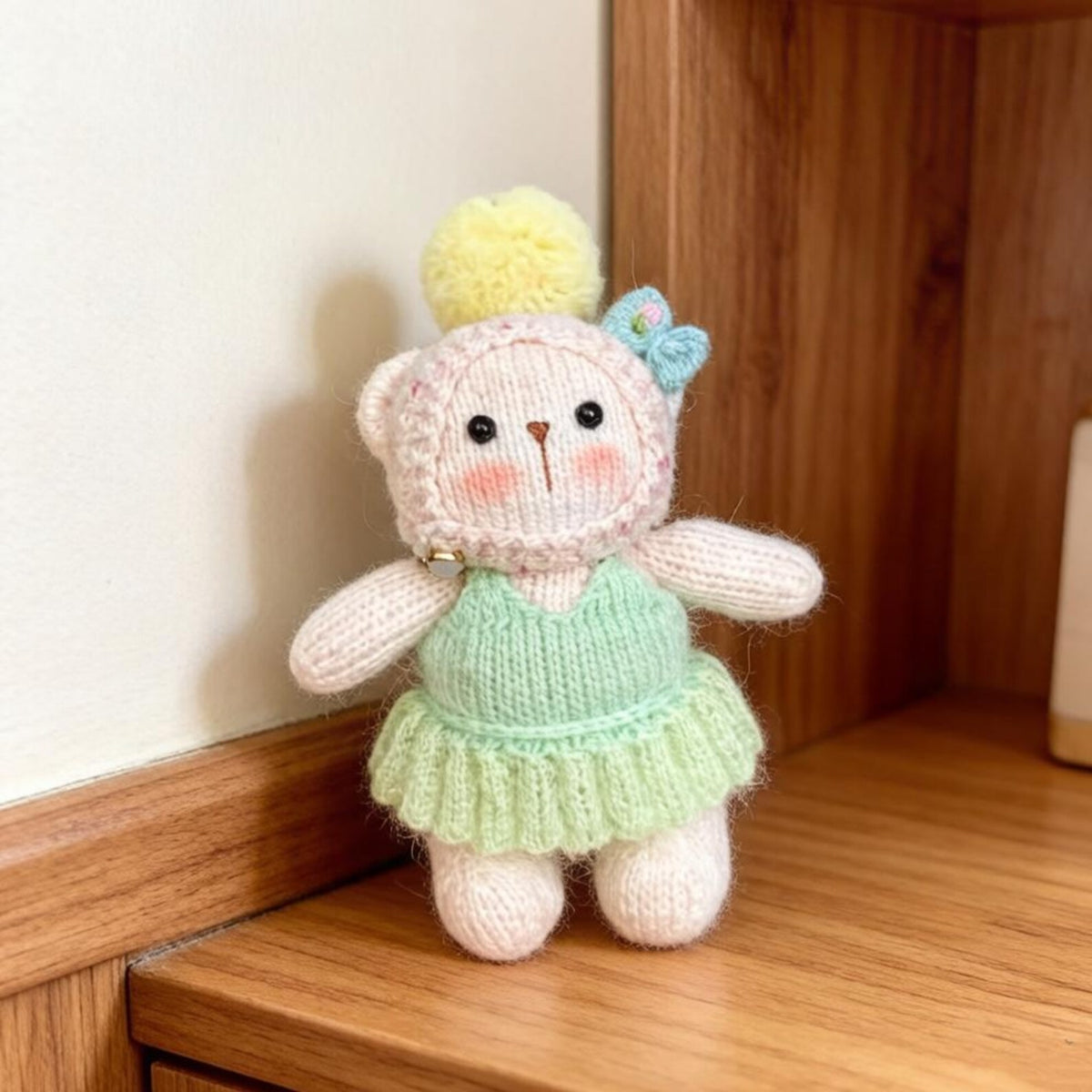 Handcrafted Knit Wool Bear Statue Handbag Accessory Artistic Ornament Baby Presents Bridal Celebration Christmas Holiday Goods