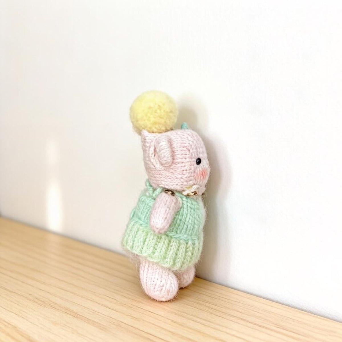Handcrafted Knit Wool Bear Statue Handbag Accessory Artistic Ornament Baby Presents Bridal Celebration Christmas Holiday Goods