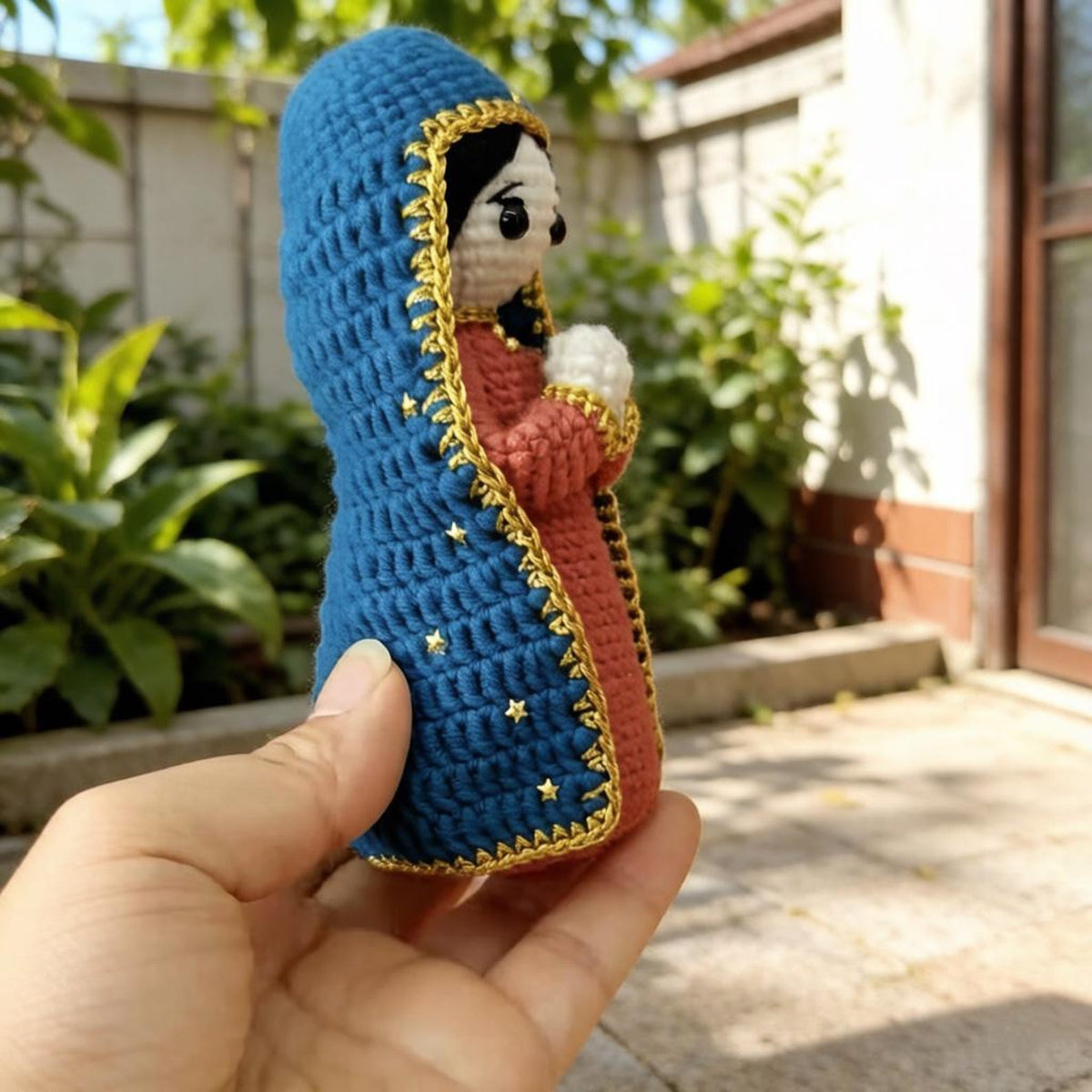 Hand Knit Virgin Mary Figurine Artistic Tabletop Embellishments Premium Curios Romantic Tokens Sentimental Home Accents Winter Festive Gifts