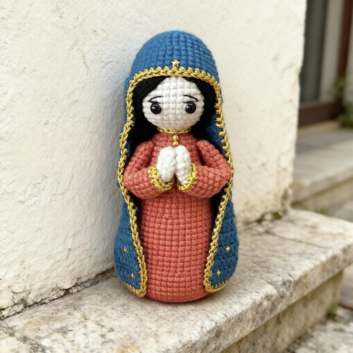 Hand Knit Virgin Mary Figurine Artistic Tabletop Embellishments Premium Curios Romantic Tokens Sentimental Home Accents Winter Festive Gifts