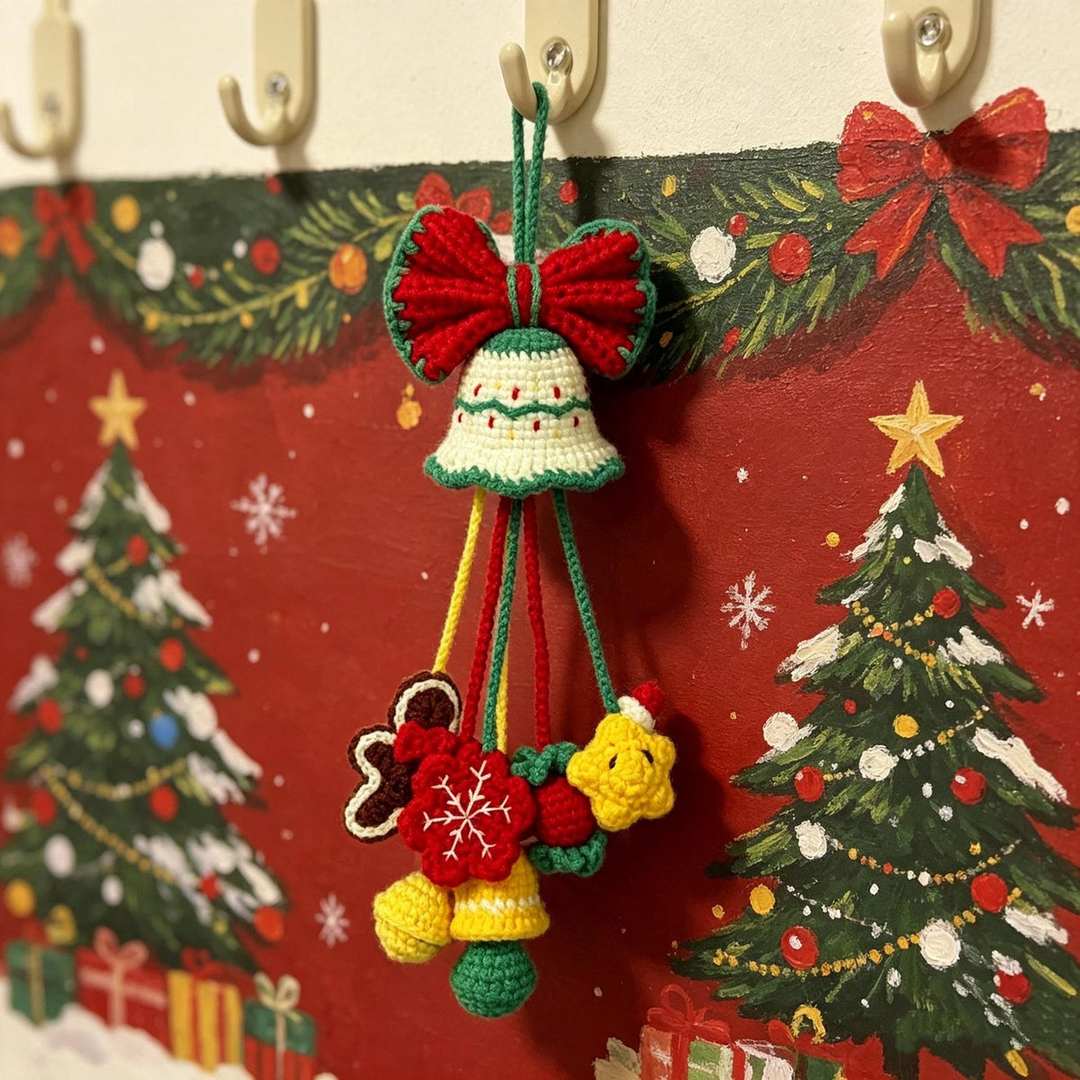Hand-Crocheted Yuletide Indoor Wall Dangle, Christmas-Themed Seasonal Trinket, Household Wall Accent, Winter Housewarming Keepsake