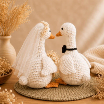 Custom Duck Wedding Cake Topper, Crochet Bride and Groom Geese Plush, Cute Animal Wedding Decor, Unique Anniversary Gift, Farmhouse Wedding