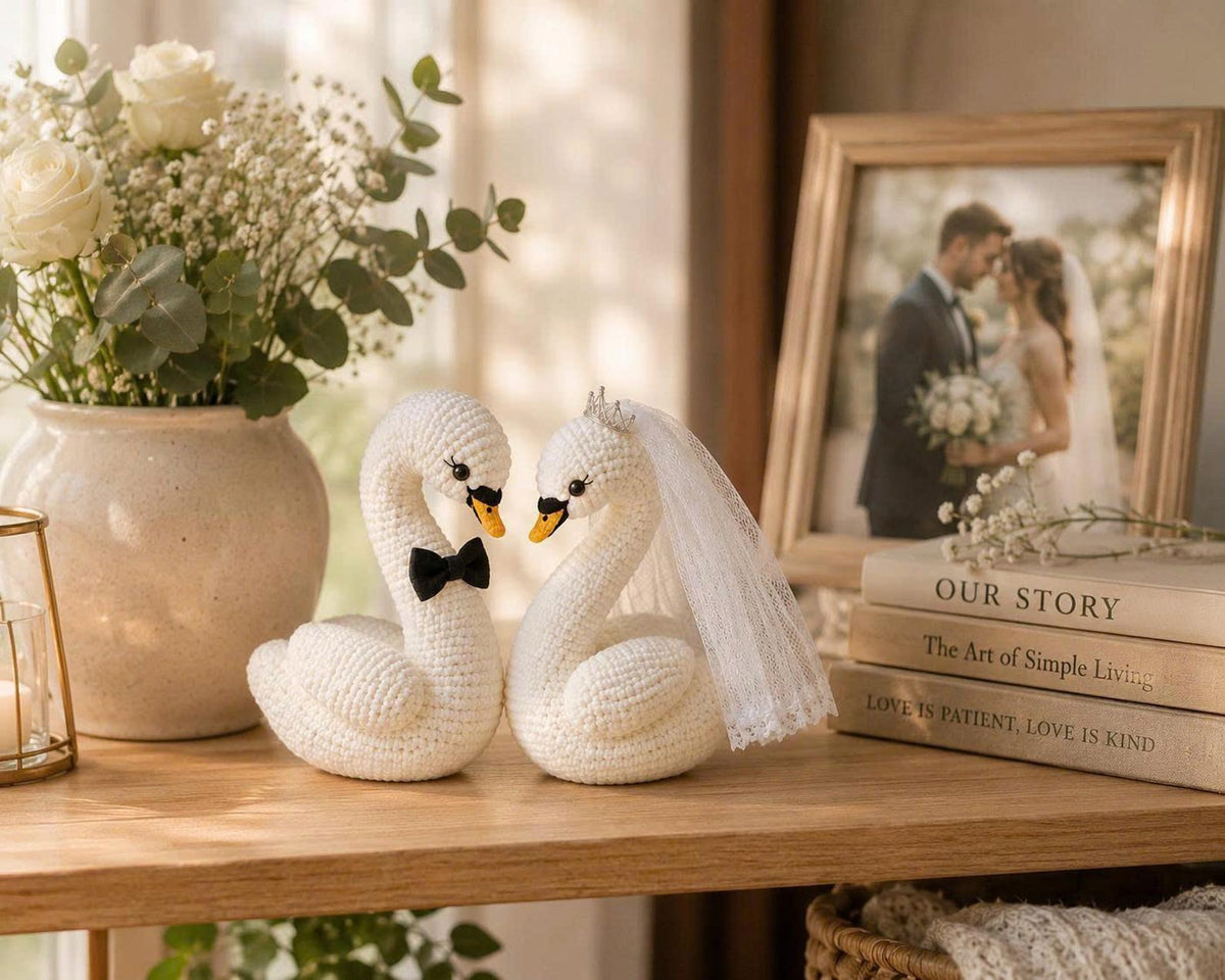 Crochet Swan Wedding Cake Topper, Bride and Groom Swan Couple, Handmade Amigurumi Wedding Decor, Rustic Wedding Gift, Wedding Keepsake